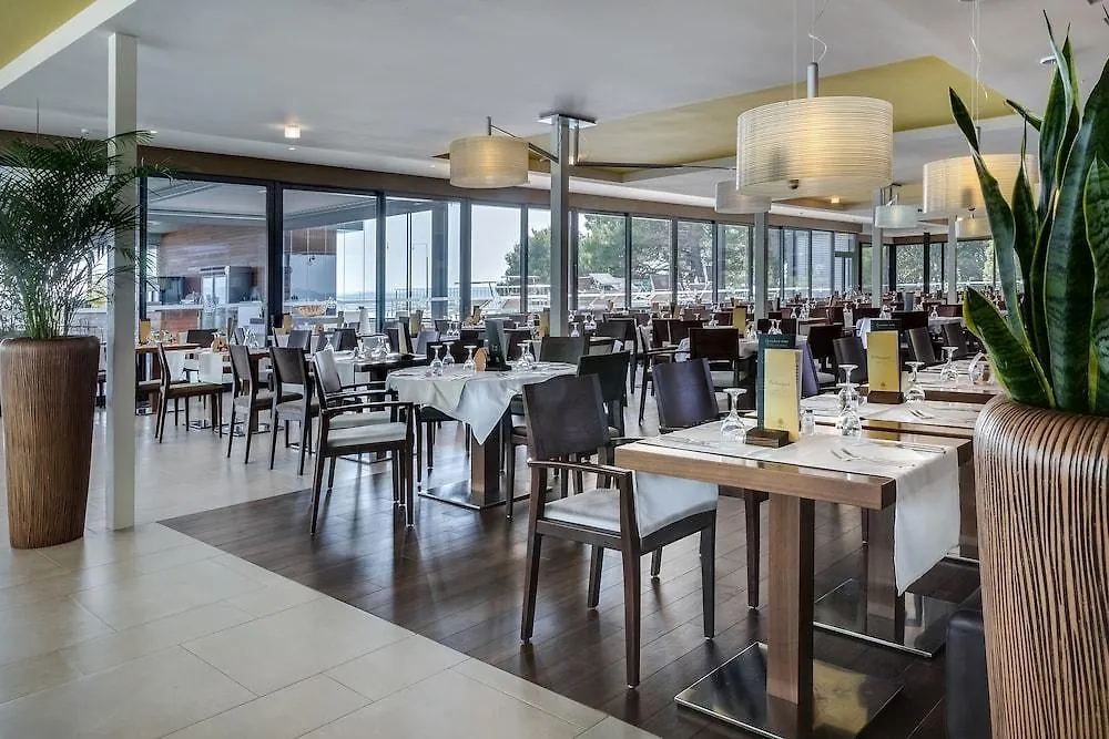 Hotel Pinija Petrcane Kroatien